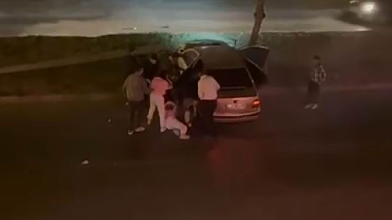 Ereğli'de Kontrolden Çıkan Araç Direğe Çarptı: 4 Yaralı