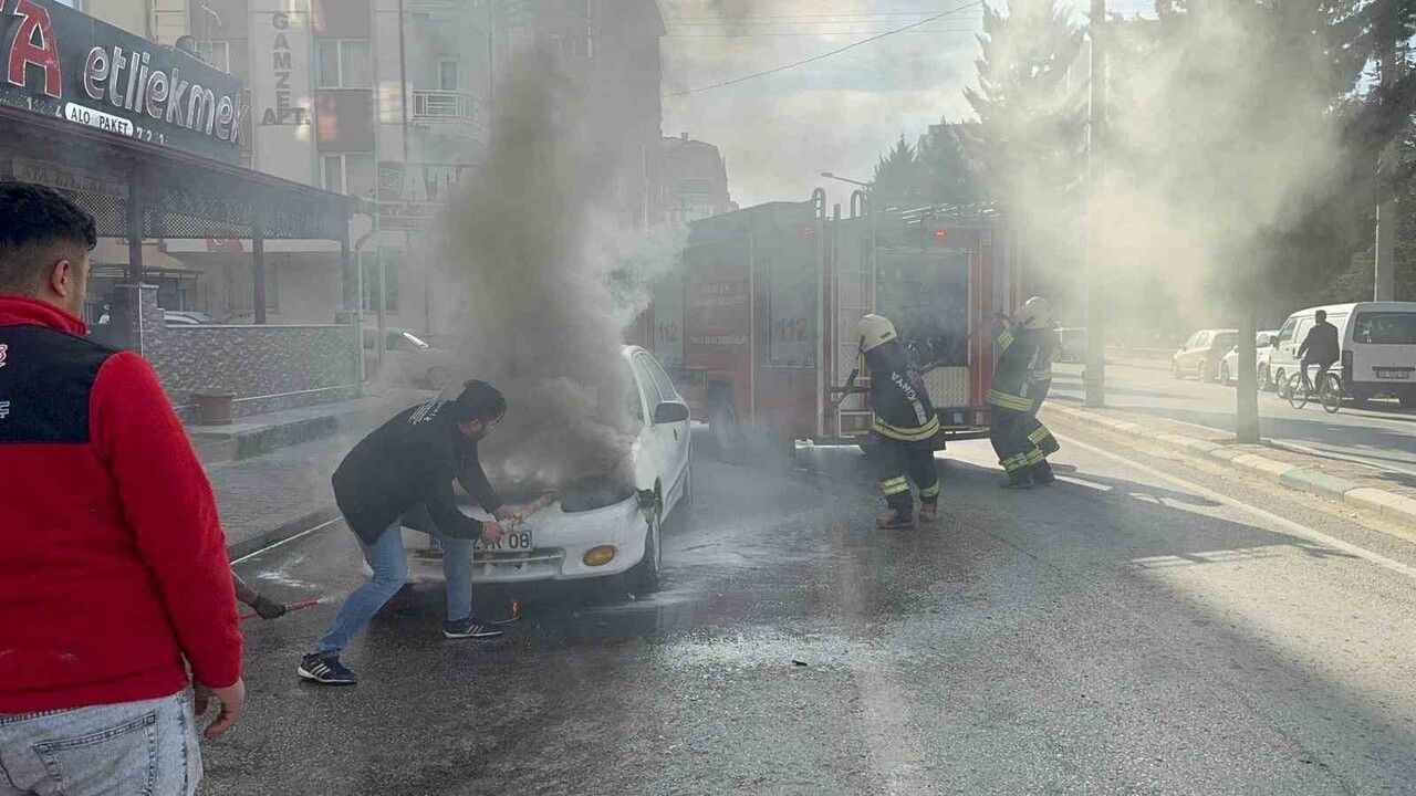 Ereğli'de Seyir Halindeki Otomobilde Yangın Çıktı