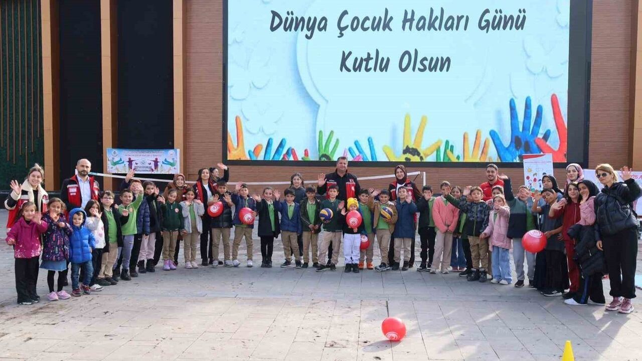 Erzincan'da Dünya Çocuk Hakları Günü Coşkusu