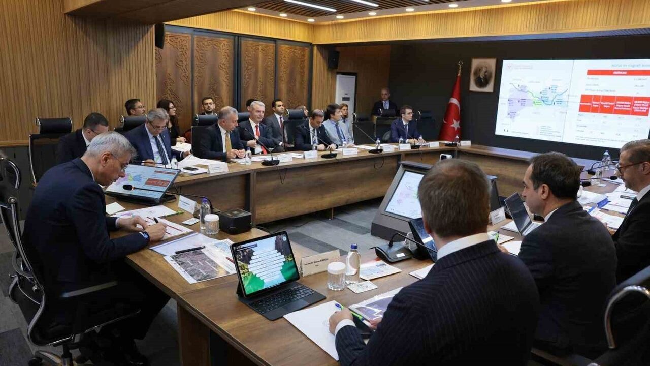 Erzincan'da Sağlık Yöneticileri Toplantısı: Sağlıklı Türkiye Yüzyılı Vizyonu