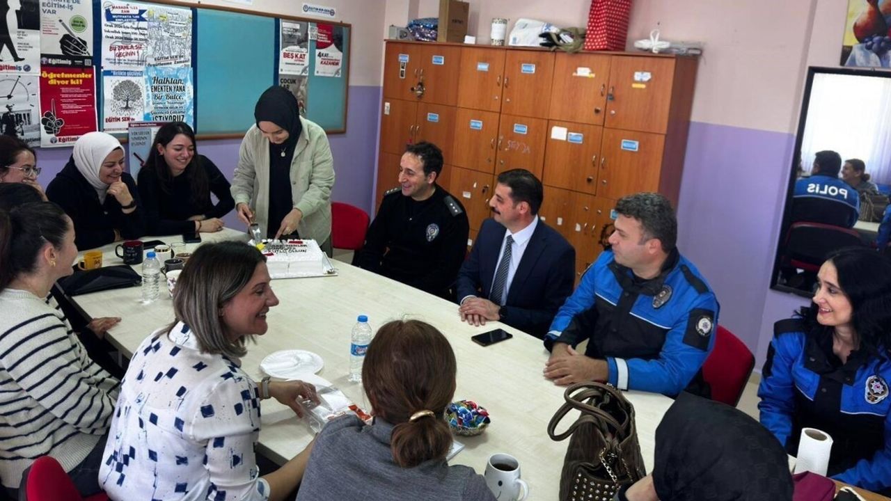 Erzincan Polisi'nden Öğretmenler Günü Kutlaması