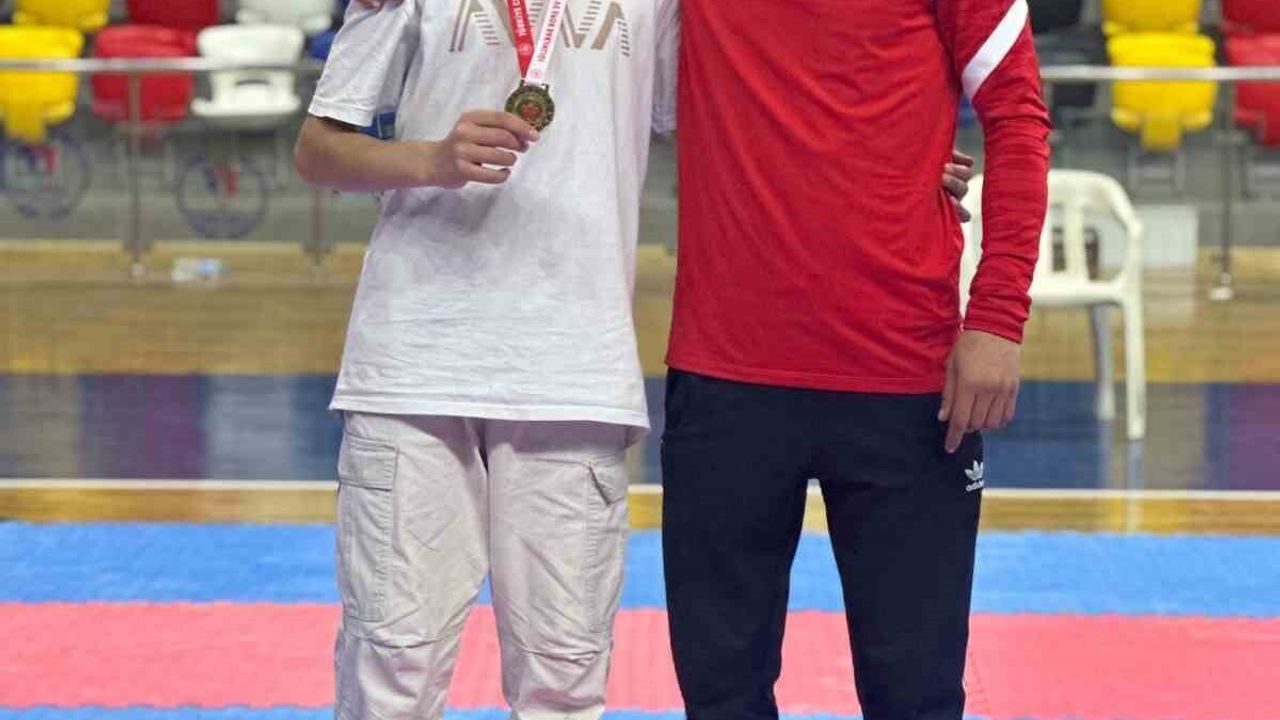 Erzurum Büyükşehir Belediyespor Kick Boks Takımı Türkiye Finallerinde Başarı Elde Etti