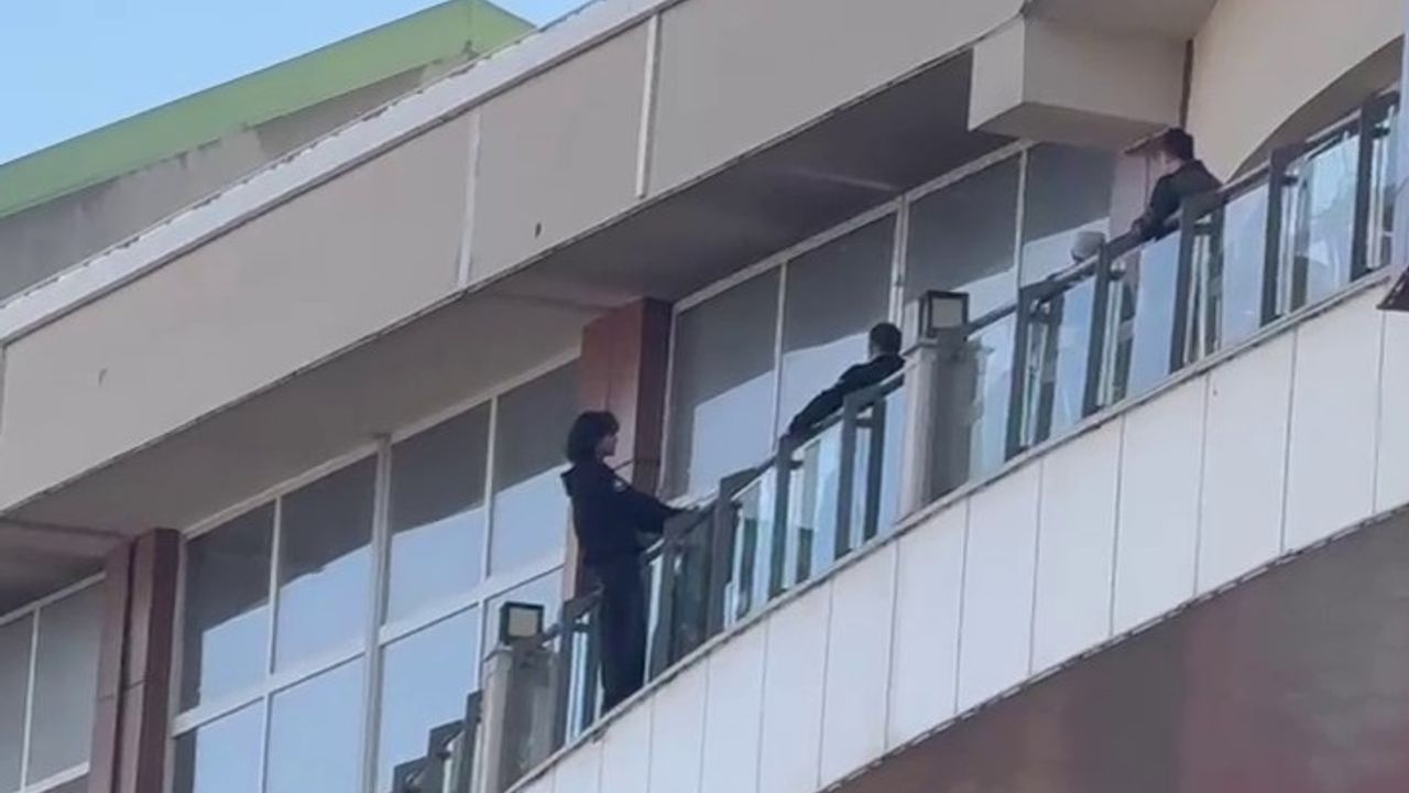 Erzurum'da Alışveriş Merkezinde İntihar Girişimi