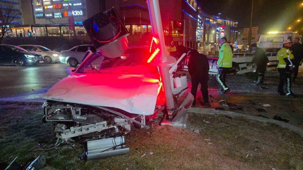 Erzurum'da Polis Kaçışı Sonrası Kaza: 3 Yaralı