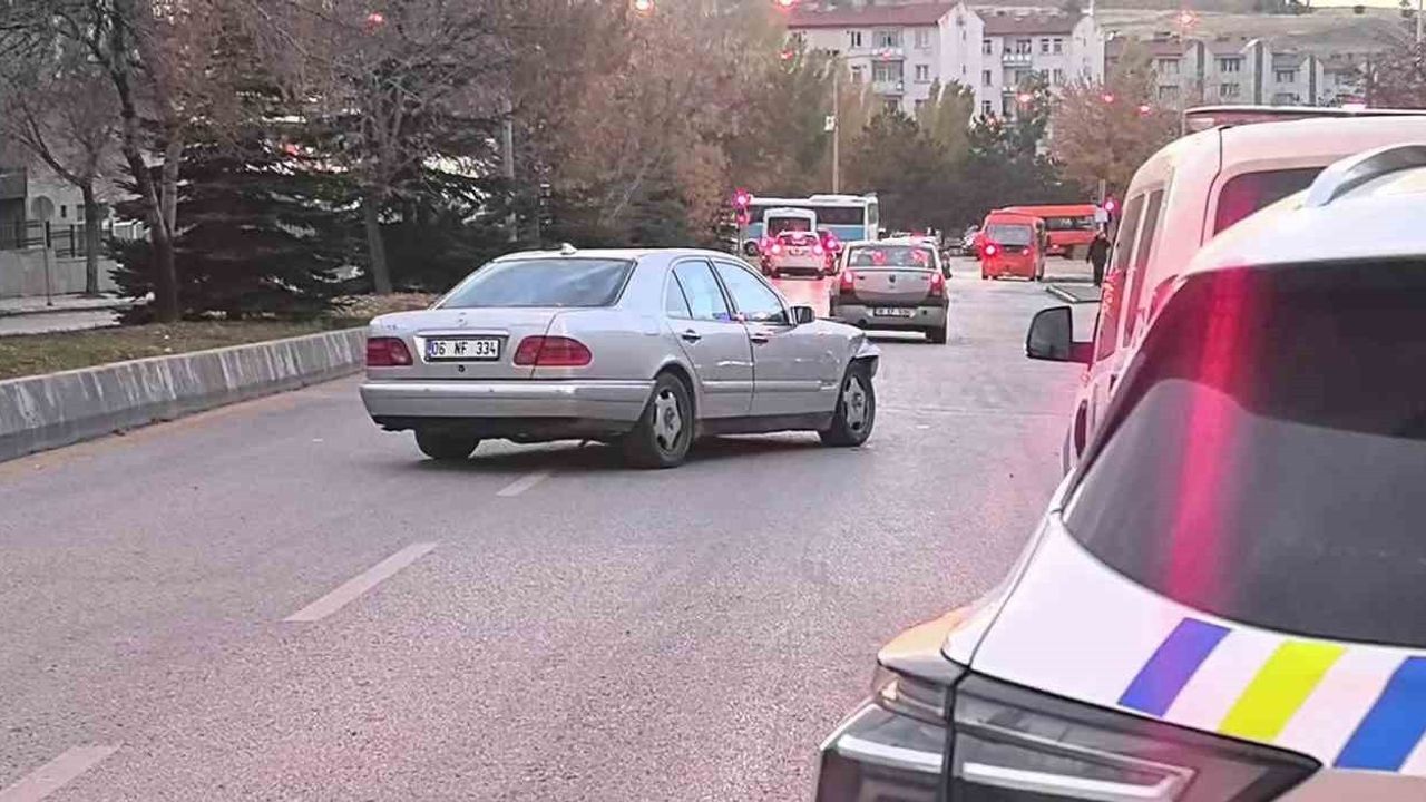 Erzurum'da Trafik Kazası: 3 Yaralı