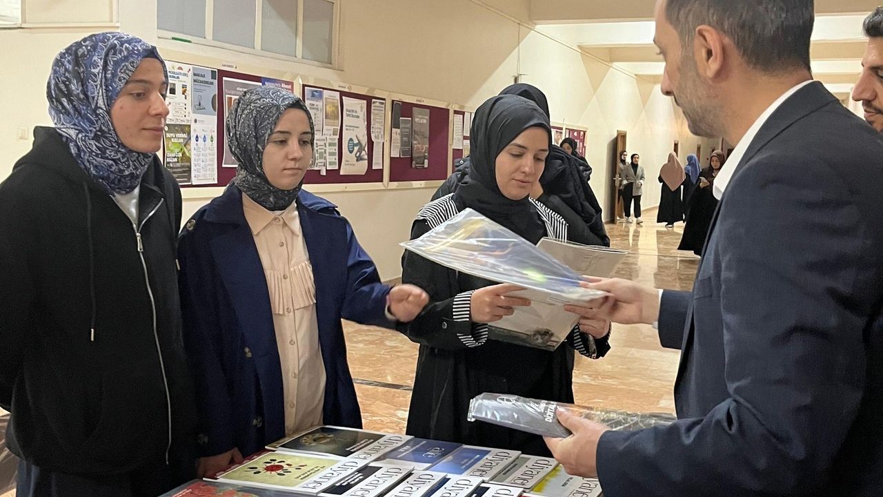 Erzurum İl Müftülüğü'nden Gençlere Rehberlik Desteği