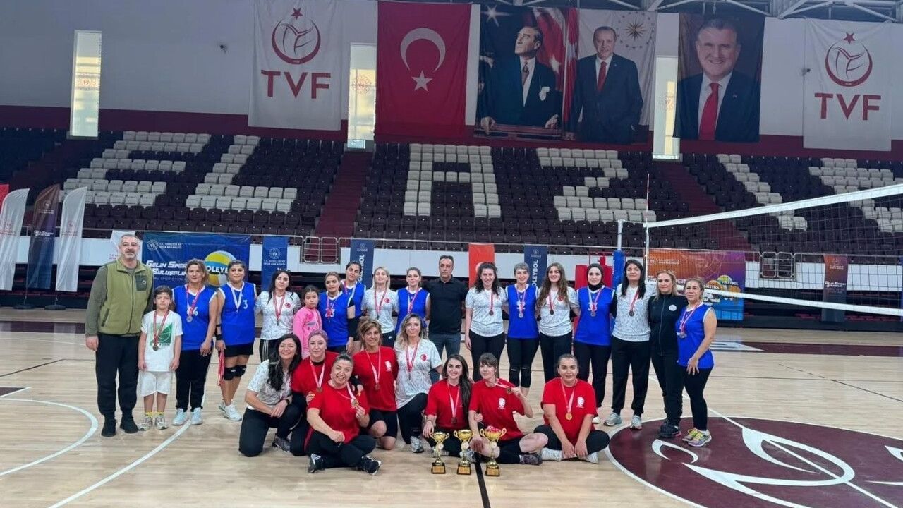 Erzurum Valiliği Kadın Voleybol Takımı Şampiyonluk Sevinci