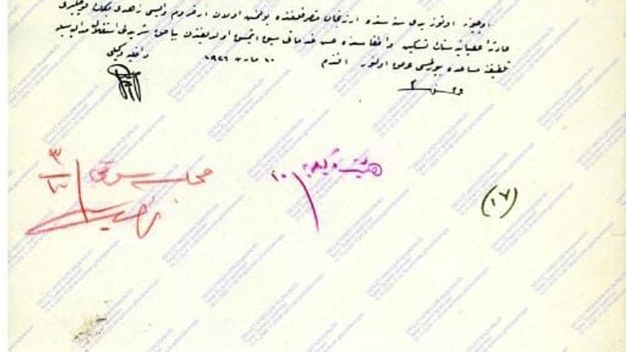 Erzurum Valisi Zühtü Bey'e İstiklal Madalyası