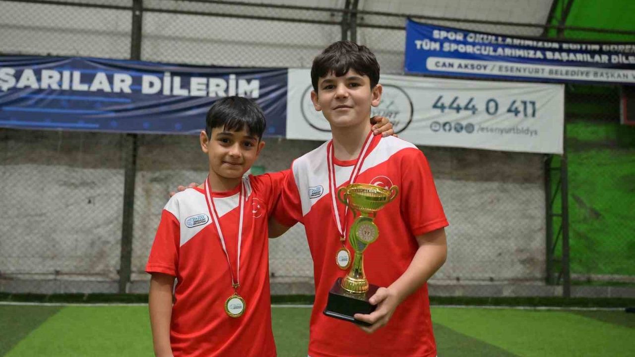 Esenyurt Belediyesi Spor Kurslarında Gençlere Destek