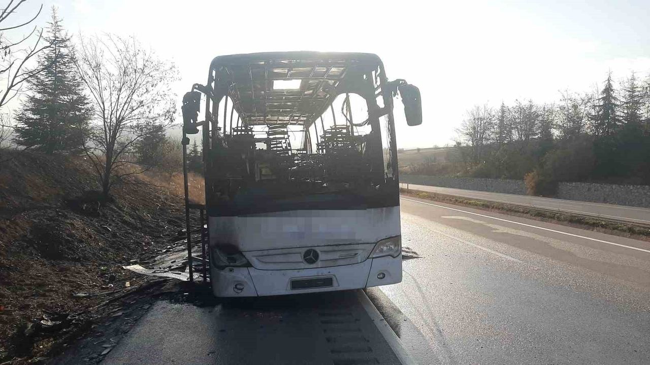 Eskipazar'da Yolcu Otobüsü Yangını: Tamamen Yandı