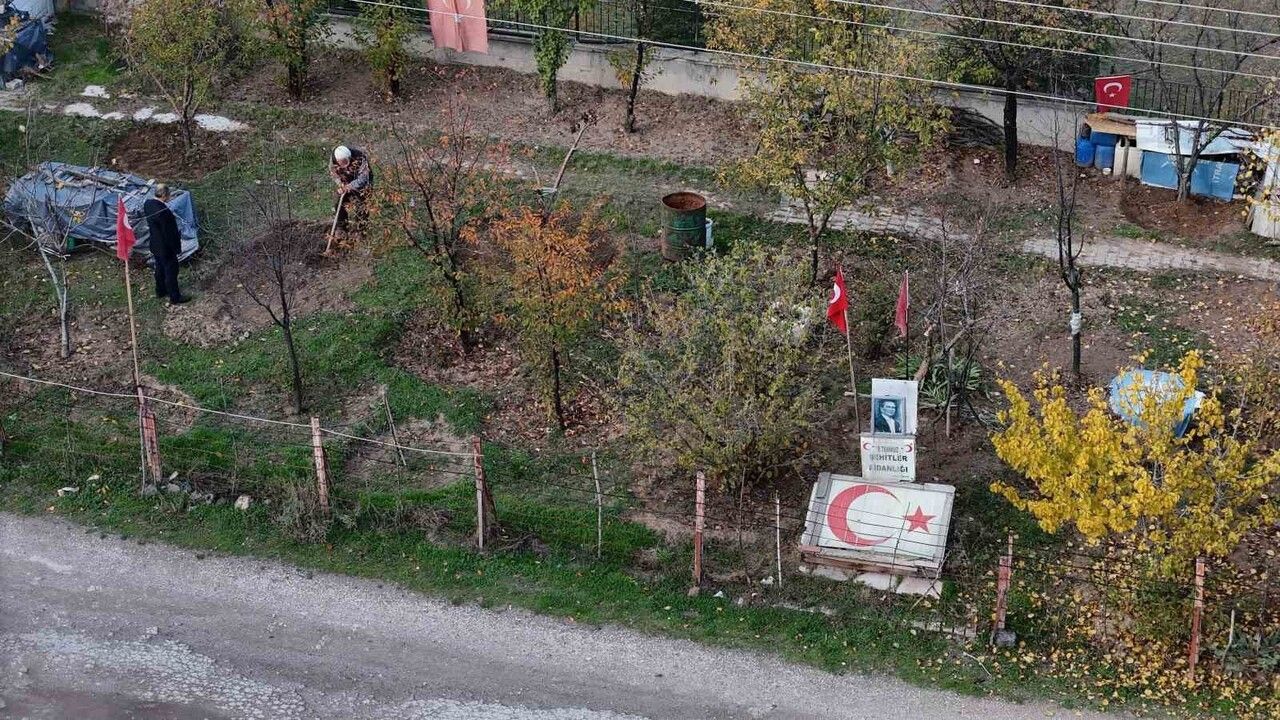 Eskişehir'de 90 Yaşındaki Adamın Şehitler İçin Fidanlığı