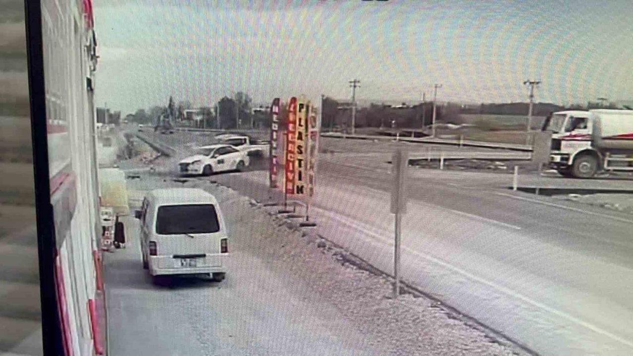 Eskişehir'de Araç Kazası: Otomobile Arazi Aracı Çarptı