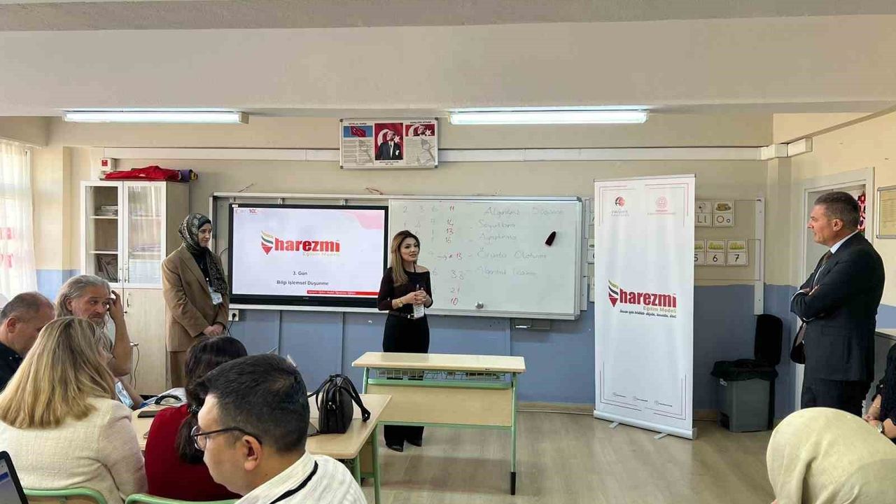 Eskişehir'de Harezmi Eğitim Programı ile Öğretmen Eğitimleri Başladı