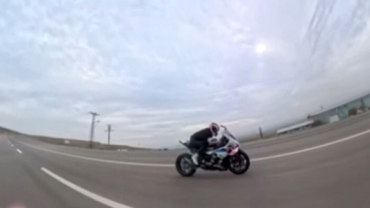 Eskişehir'de Hız Motosikletleri Caddeyi Korkuttu