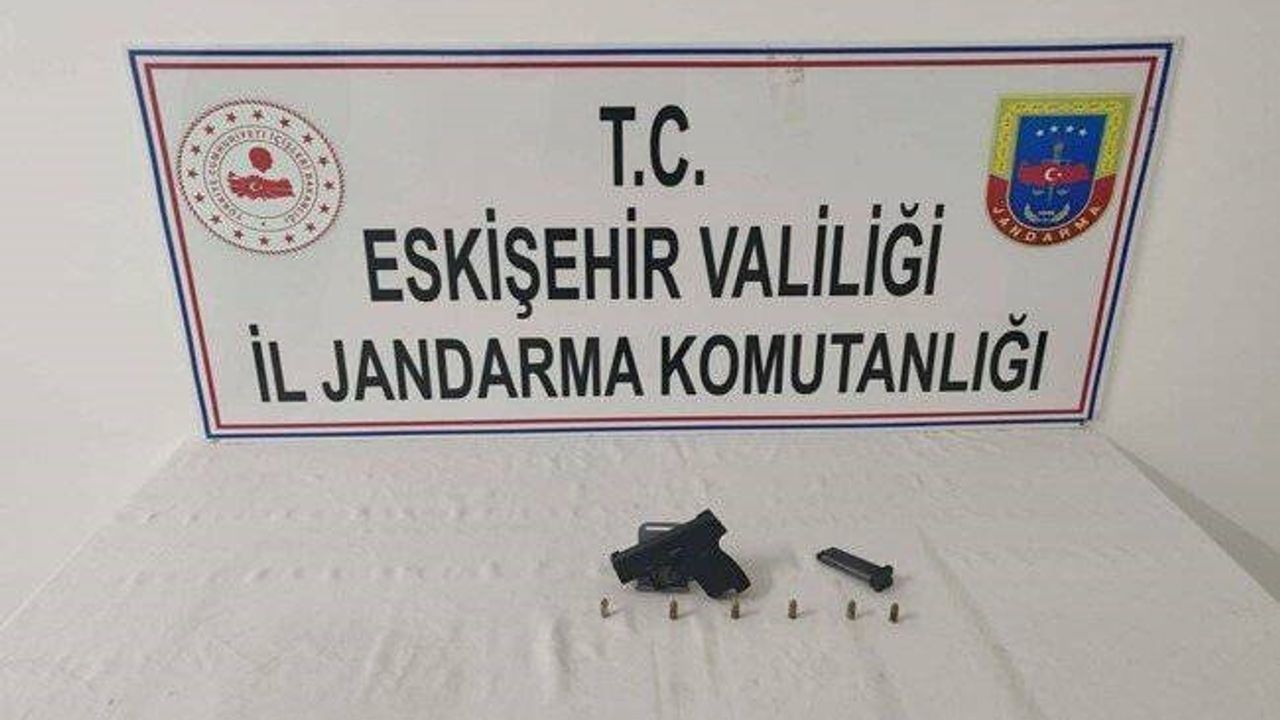 Eskişehir'de Kaçak Cinsel Ürünler, Sigara ve Silah Operasyonu