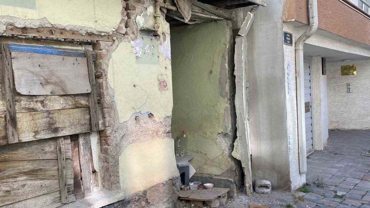 Eskişehir'de Metruk Ev Tedirginlik Yarattı