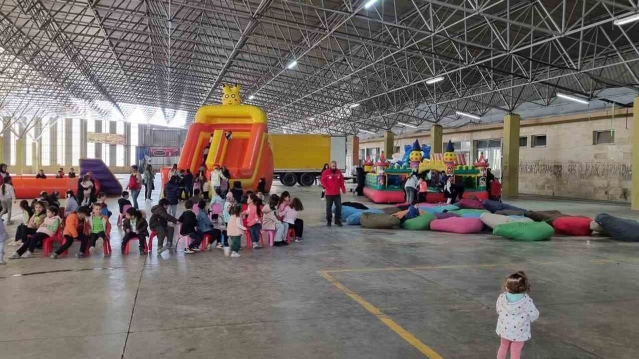 Eskişehir'de Mobil Çocuk Dostu Alan Tırı Hizmete Girdi