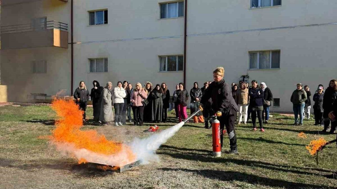 Eskişehir'de Öğrenci Yurdu Personeline Yangın Güvenliği Eğitimi