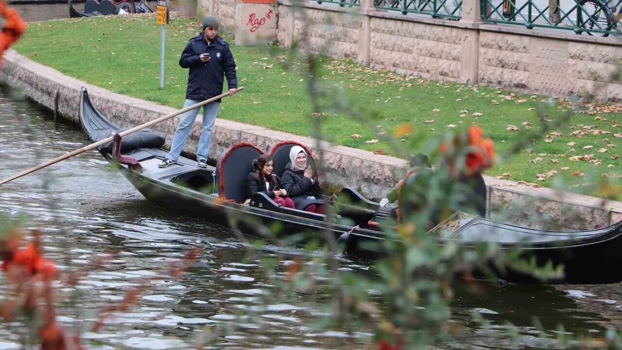 Eskişehir'de Soğuk Havada Gondol Keyfi