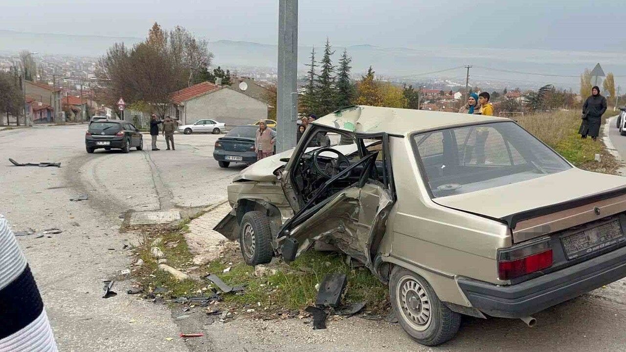 Eskişehir’de Trafik Kazası: 2 Yaralı