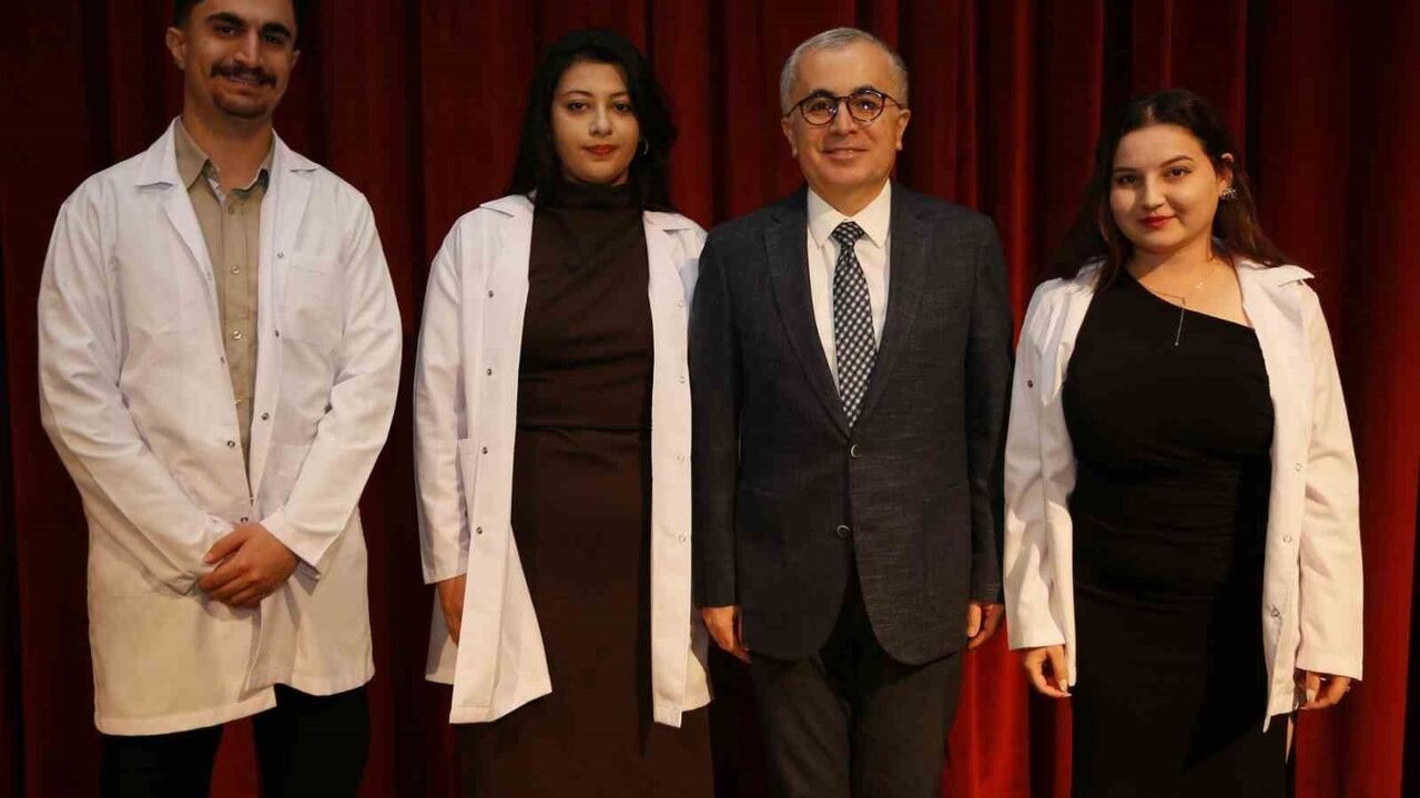 ESOGÜ Diş Hekimliği Fakültesi Öğrencileri Beyaz Önlüklerini Giydi