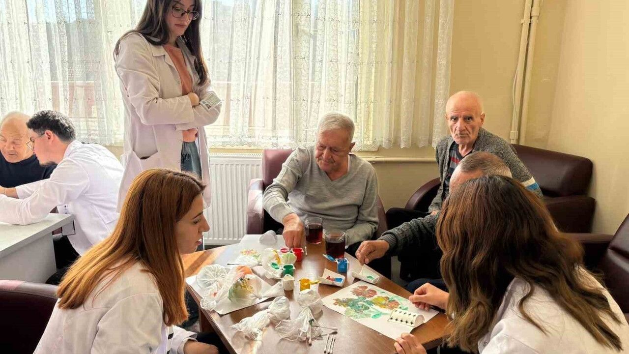 ESOGÜ Öğrencilerinden Huzurevi Yaşlılarına Destek Etkinliği