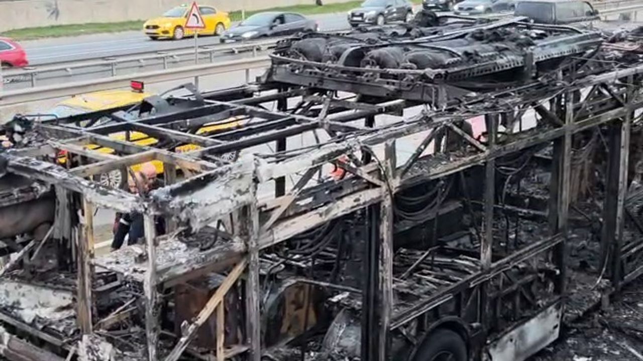 Eyüpsultan'da IETT Otobüsü Yangın Çıkardı