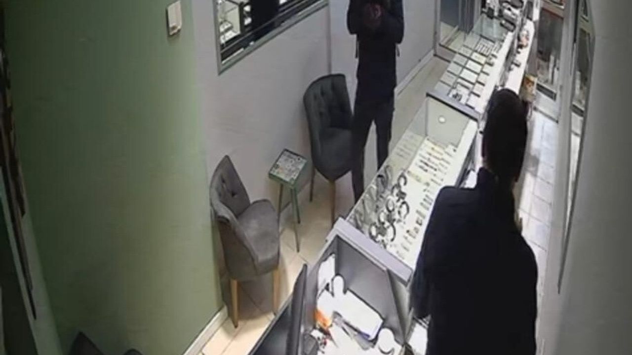 Fatsa'da Kuyumcu Soygunu Güvenlik Kamerasında