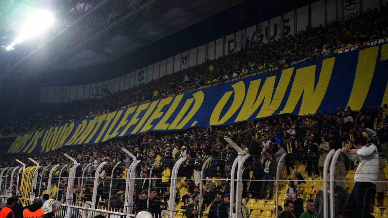 Fenerbahçe Taraftarından Oyunculara Özel Mesaj