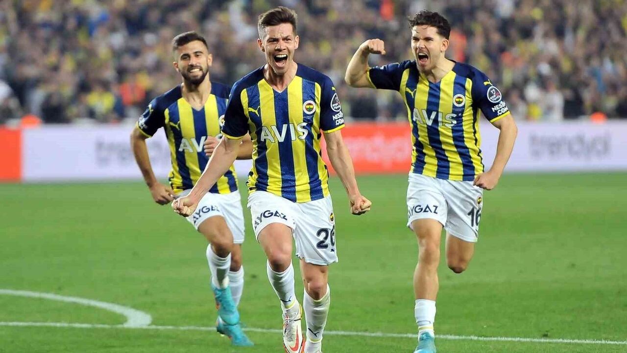 Fenerbahçe ve Galatasaray Derbilerinde Yabancı Futbolcuların Dominasyonu