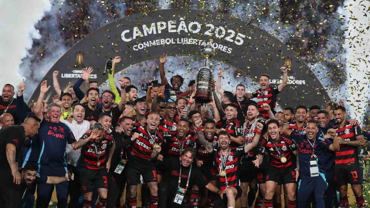 Filipe Luis 5. Kupa Sevinciyle Tarihe Geçti