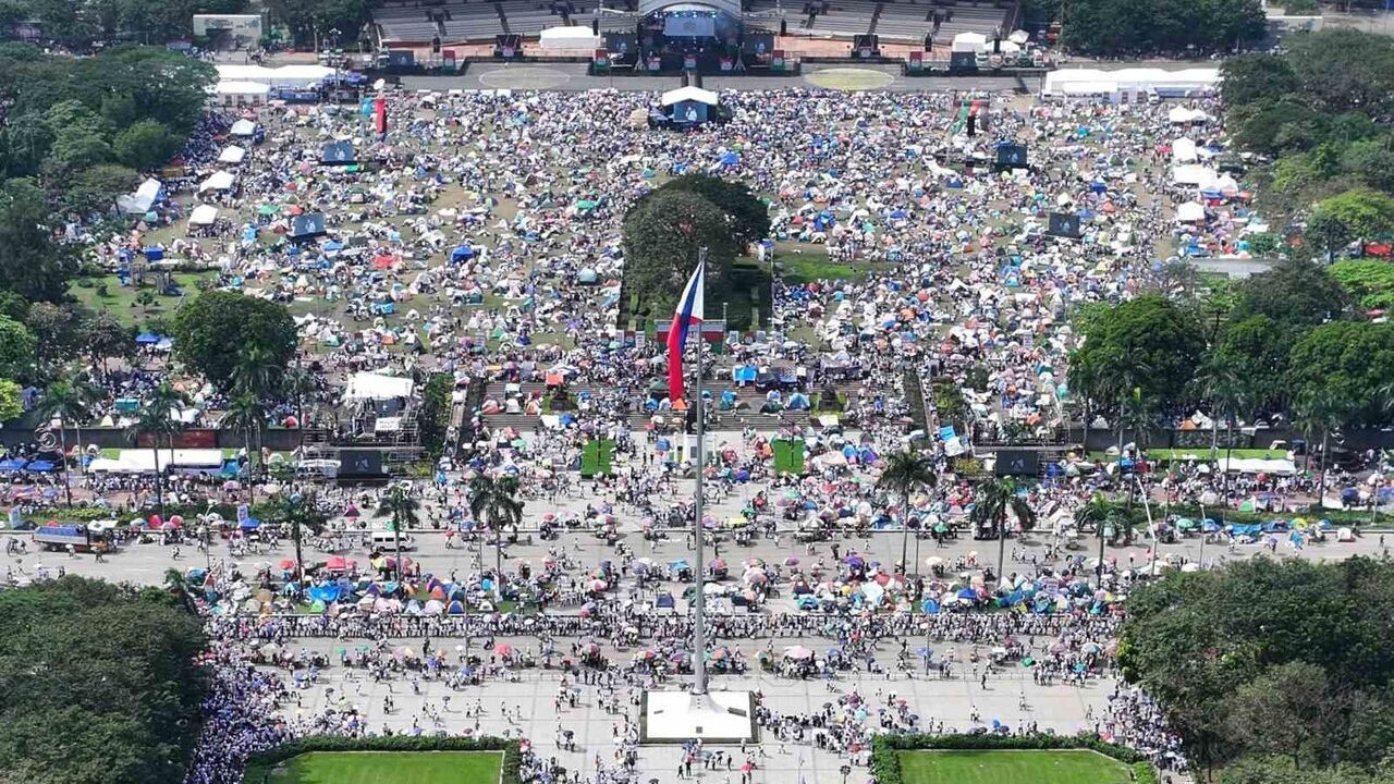 Filipinler'de Yolsuzluk İddialarına Karşı Büyük Protesto