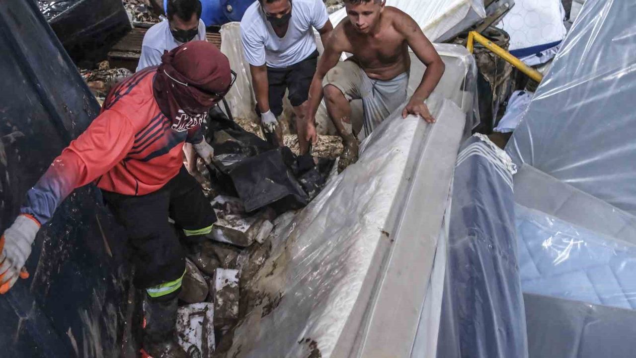 Filipinler'deki Kalmaegi Tayfunu'nun Vurduğu Sadece Hayat Kayıpları Artıyor