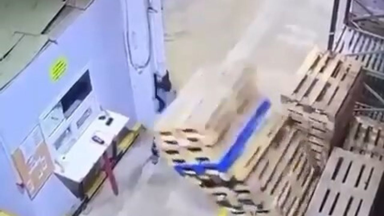 Forklift Kazası Sonrasında Kadın Çalışan Kurtarıldı