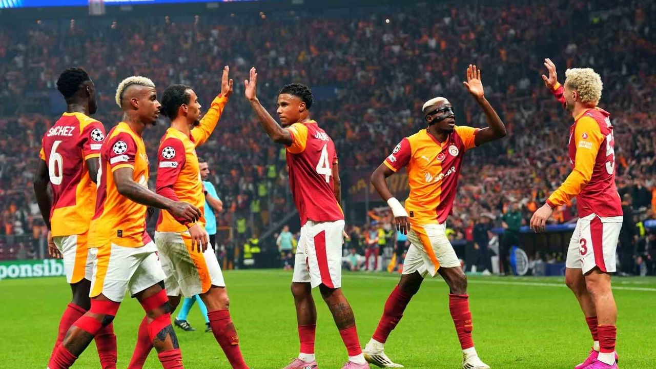 Galatasaray, Ajax ile Şampiyonlar Ligi Mücadelesine Çıkıyor