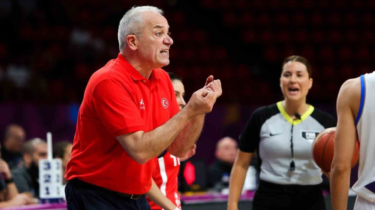 Galatasaray Kadın Basketbol Takımı, Ekrem Memnun ile Yolları Ayırdı