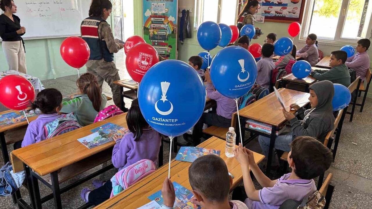 Gaziantep'te Jandarma, Çocuk Haklarına Dikkat Çekti