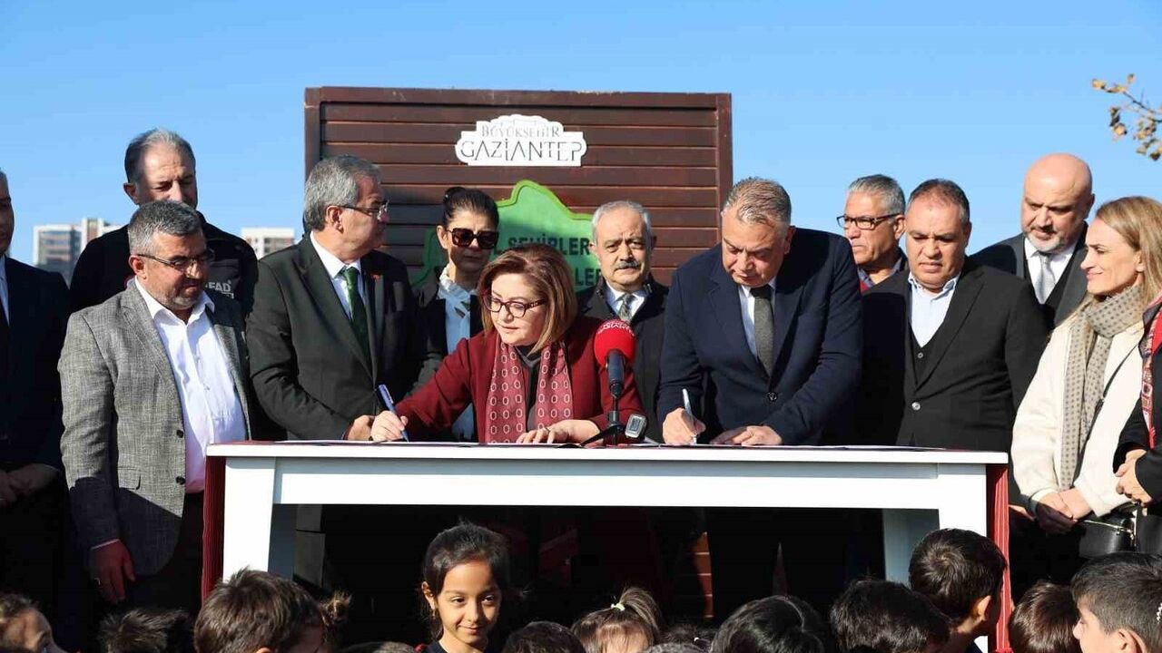 Gaziantep'te YEŞİLANTEP Projesi ile Şehir Ağaçlanıyor