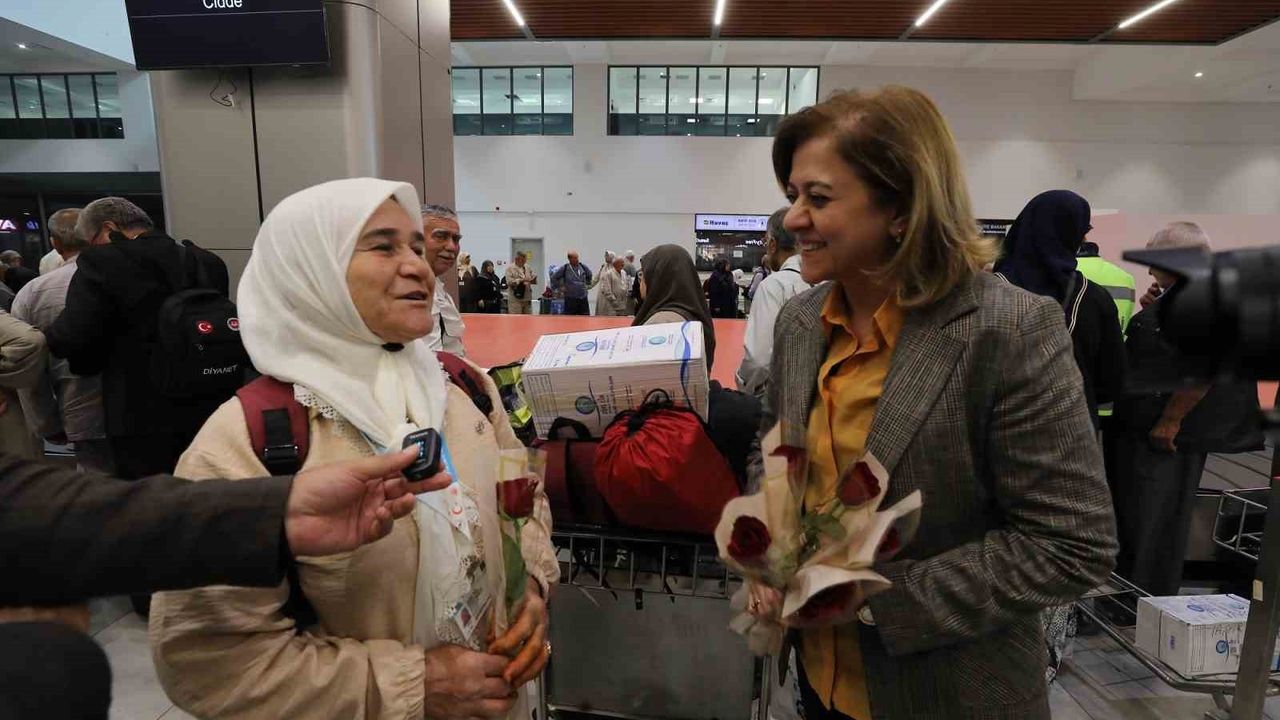 Gaziantep'ten Umre Ziyareti Dönen İkinci Kafile Karşılandı