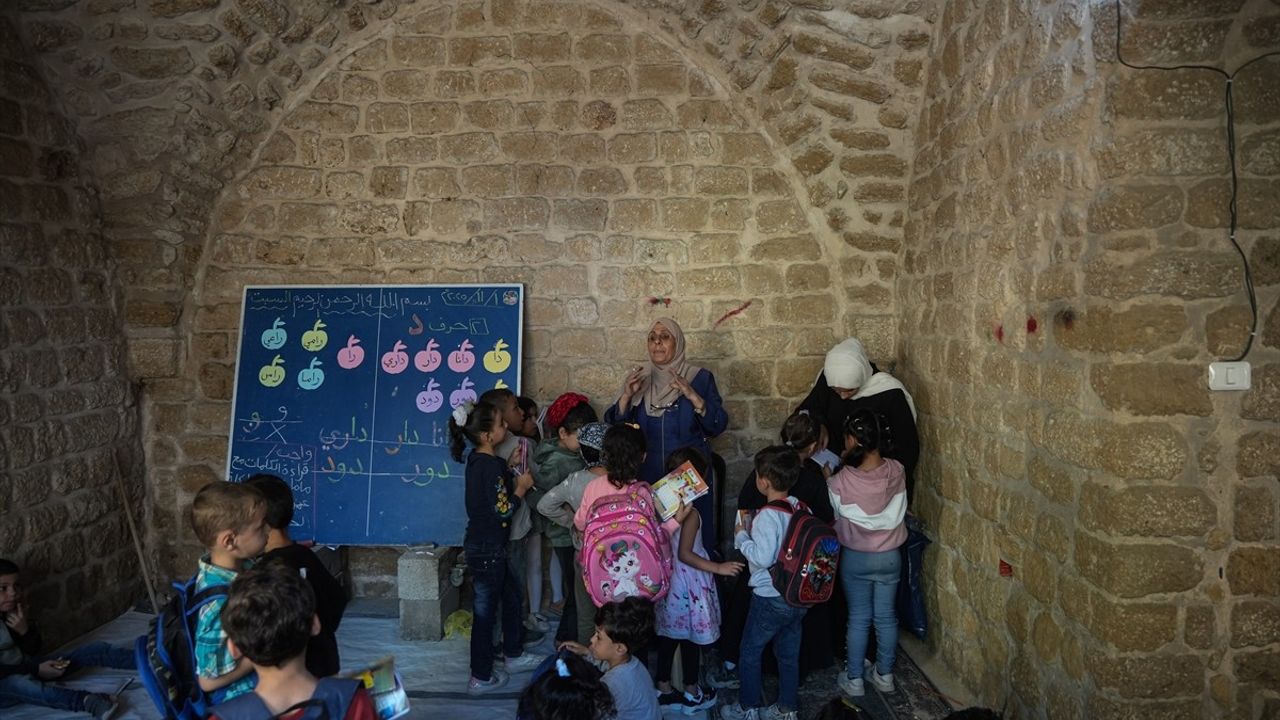 Gazze'deki Tarihi Kemaliyye Okulu Öğrencilere Yeniden Kapılarını Açtı