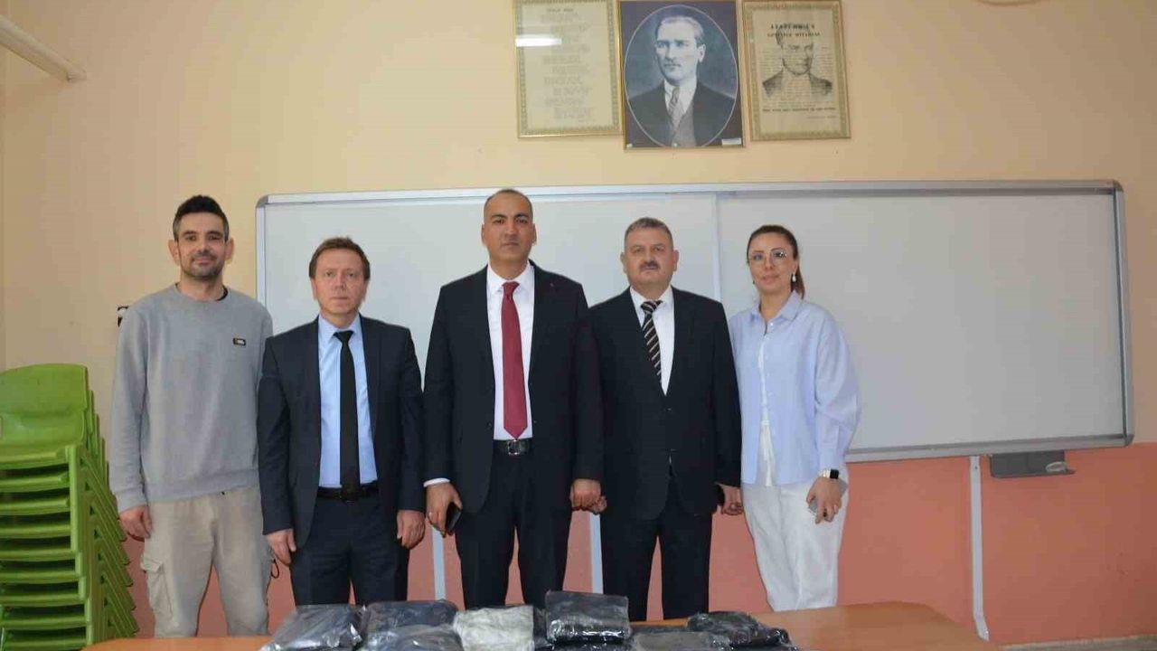 Gediz Halk Eğitimi Merkezi'nden Kış Desteği