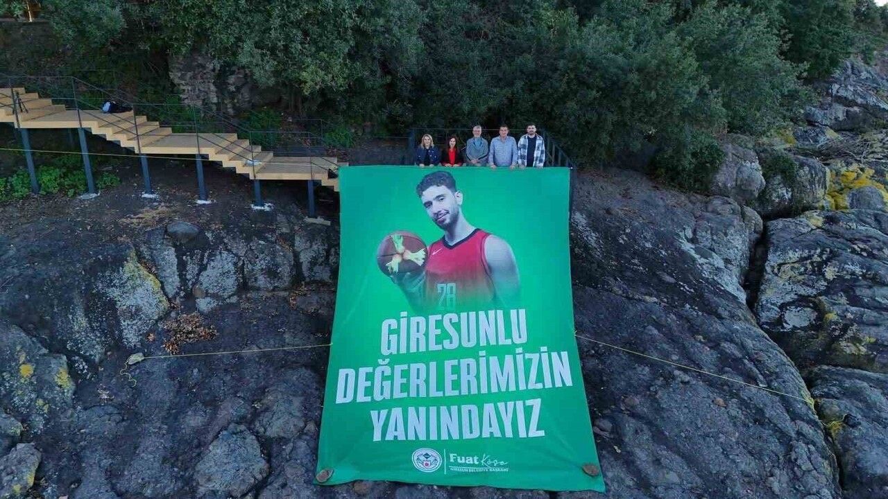 Giresun Adası'nda Alperen Şengün Posteri