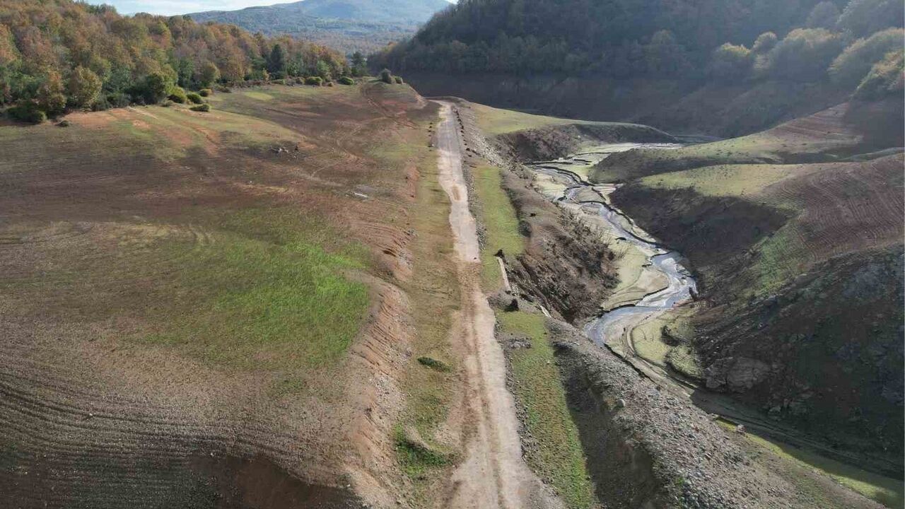 Gökçe Barajı'nda Tarihi Çınarlı Hıyabanı'nın Kalıntıları Ortaya Çıktı