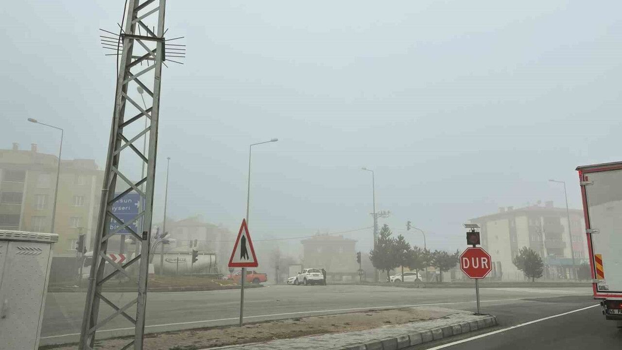 Göksun'da Yoğun Sis Etkisi
