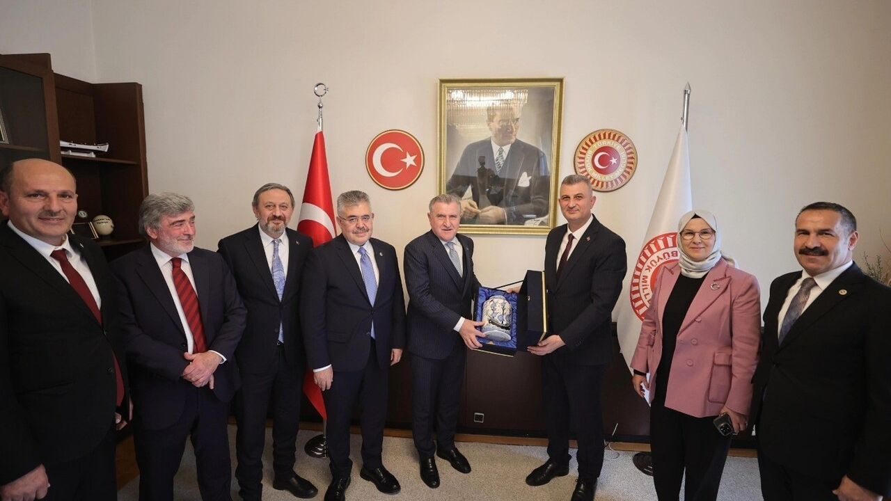 Gölcük'e Yeni Kapalı Spor Salonu Müjdesi