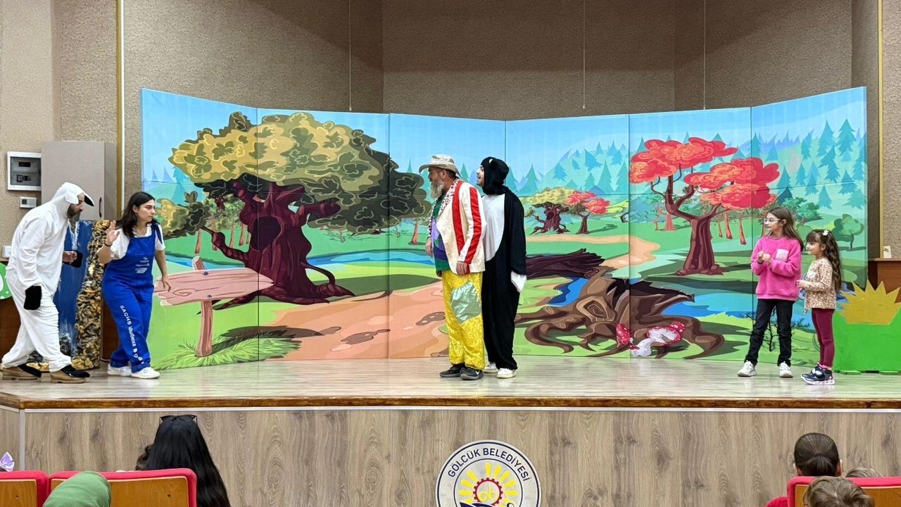 Gölcüklü Öğrenciler Tiyatroyla Buluştu