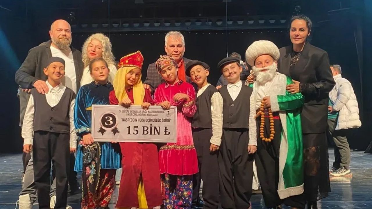 Gülkent İlkokulu Tiyatro Ekibi Türkiye Üçüncüsü