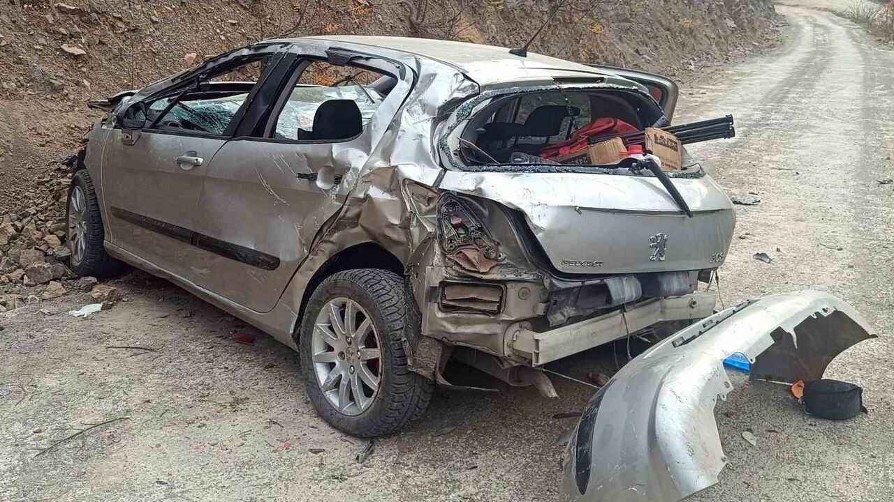 Gümüşhane'de Uçuruma Yuvarlanan Araçta Bir Yaralı