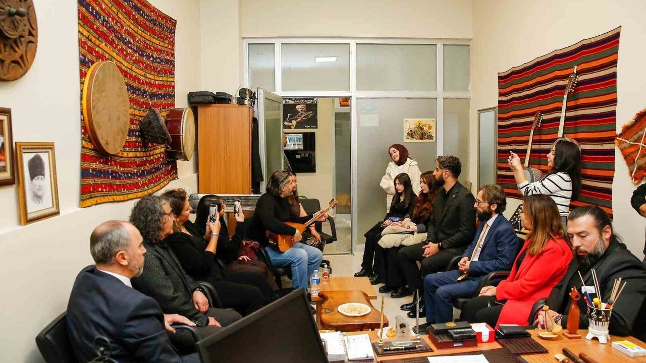 Güncel Sanatı Keşfetmek: Söylem ve İz-l Etkinliği