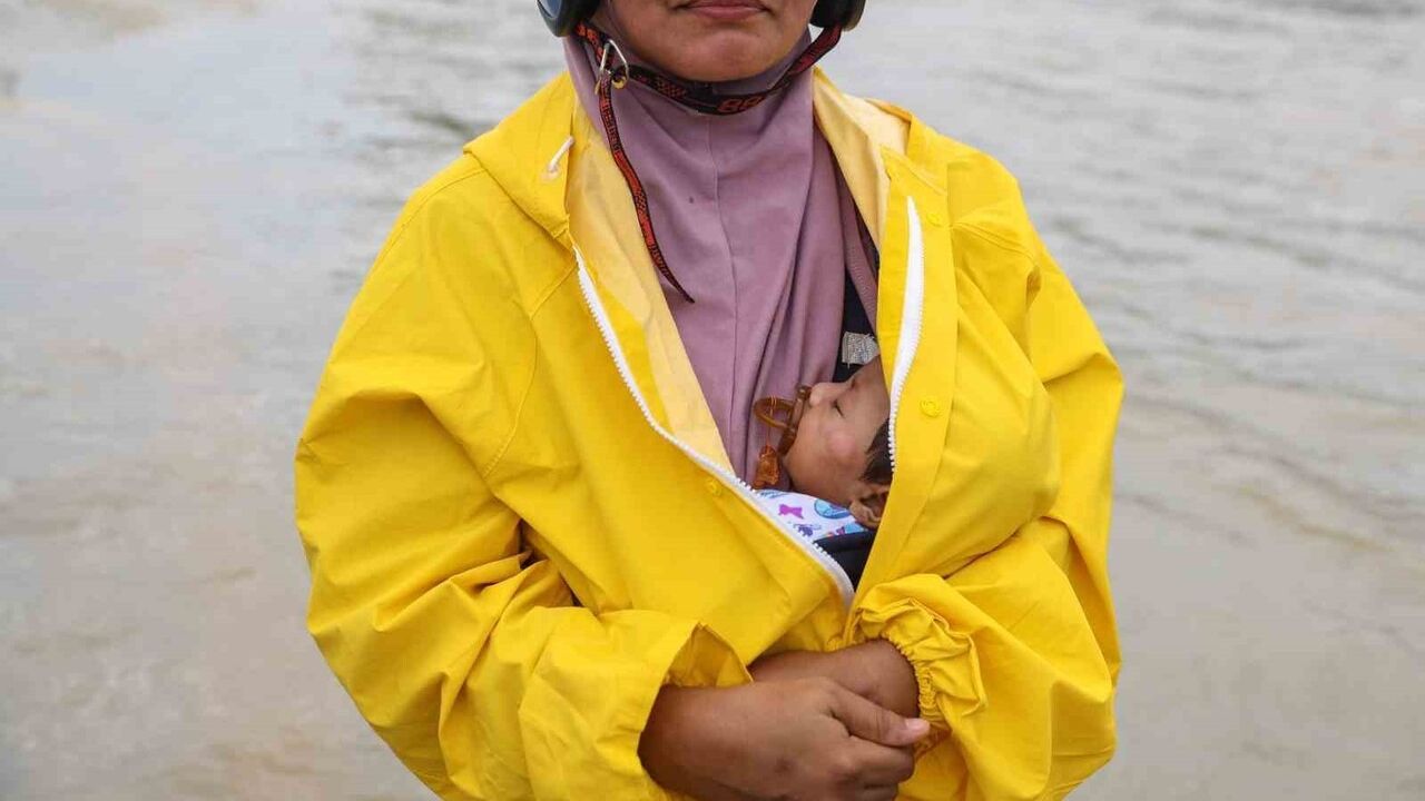 Güney Asya'daki Sel ve Toprak Kaymalarında Hayatını Kaybedenlerin Sayısı 295'e Ulaştı